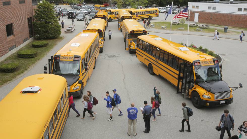 Falta de conductores de autobuses escolares genera hacinamiento en escuelas de Palm Beach