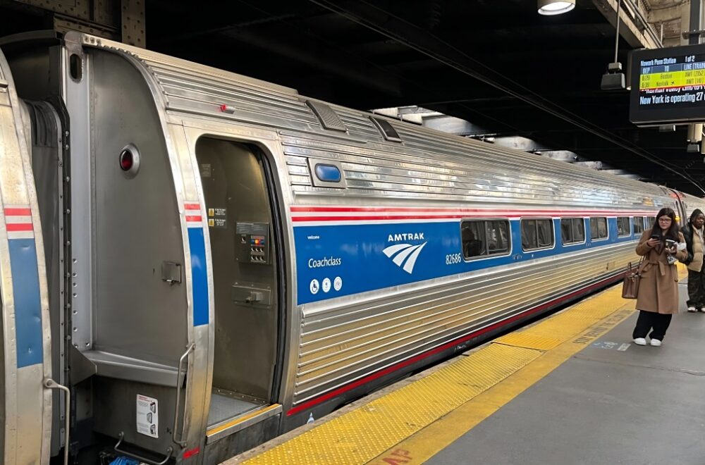 Hombre de Fort Lauderdale detenido por viajar con rifles y balas en tren de Nueva Jersey
