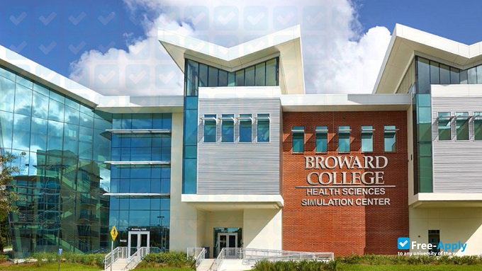 Estudiante denunció estafa en oferta de empleo del Broward College