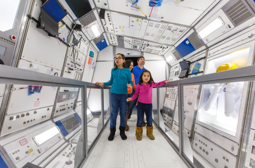 Viaja al espacio sin salir de Miami: nueva exposición en el Frost Science Museum