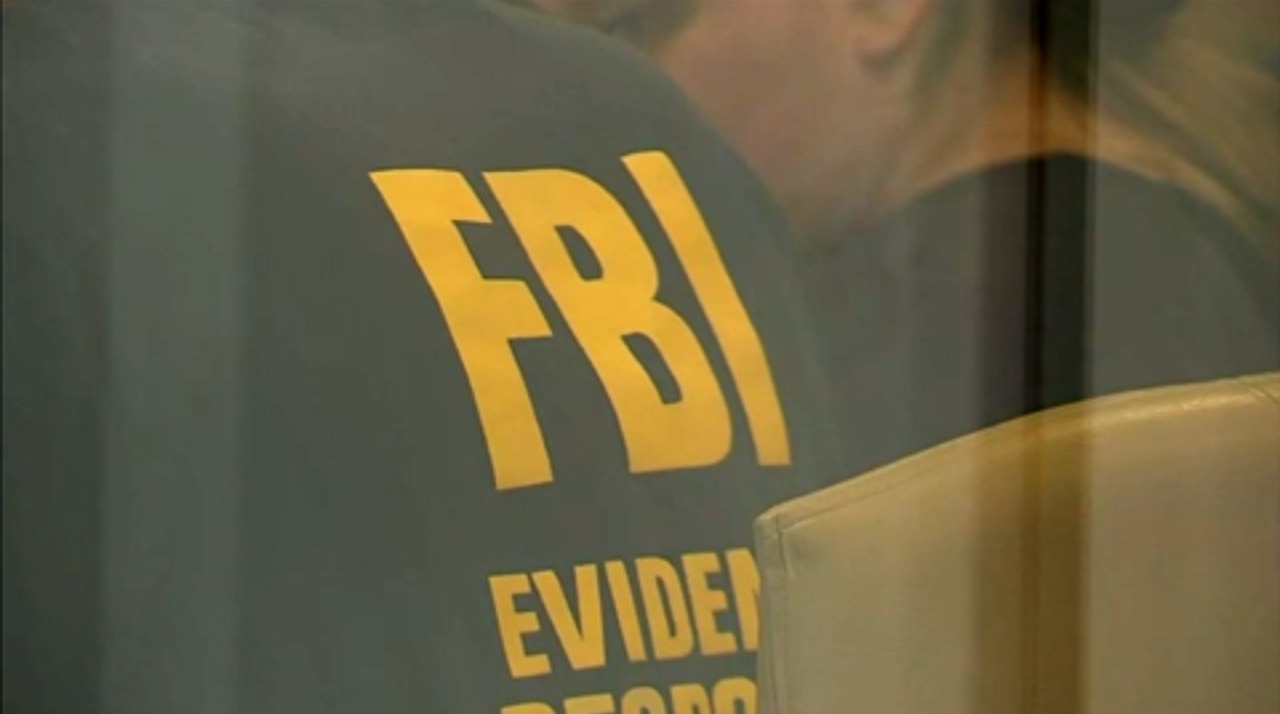 FBI hace redada en oficina de Miami