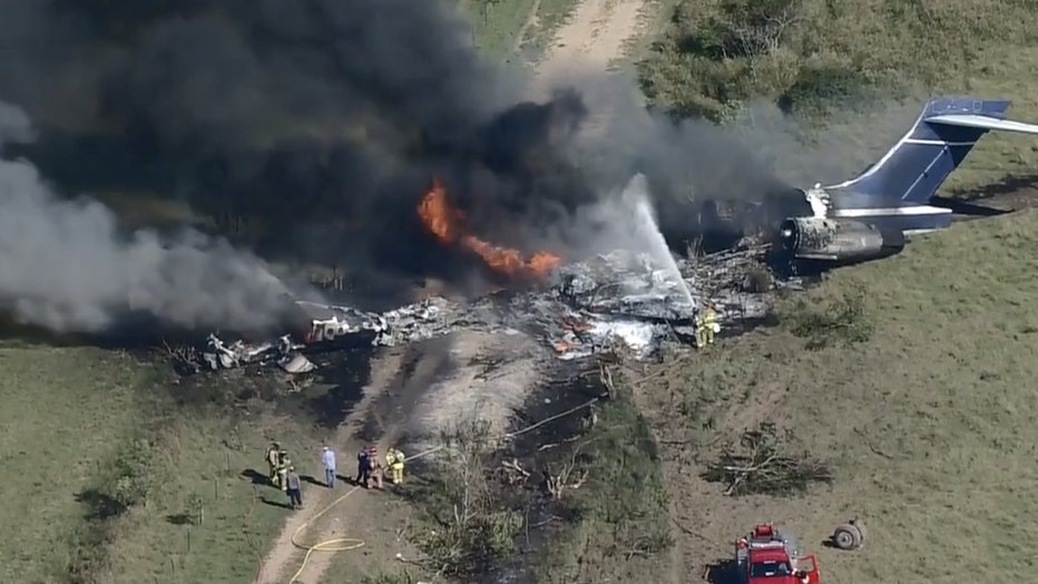 VÍDEO: Un avión con 21 personas a bordo se estrelló en Texas