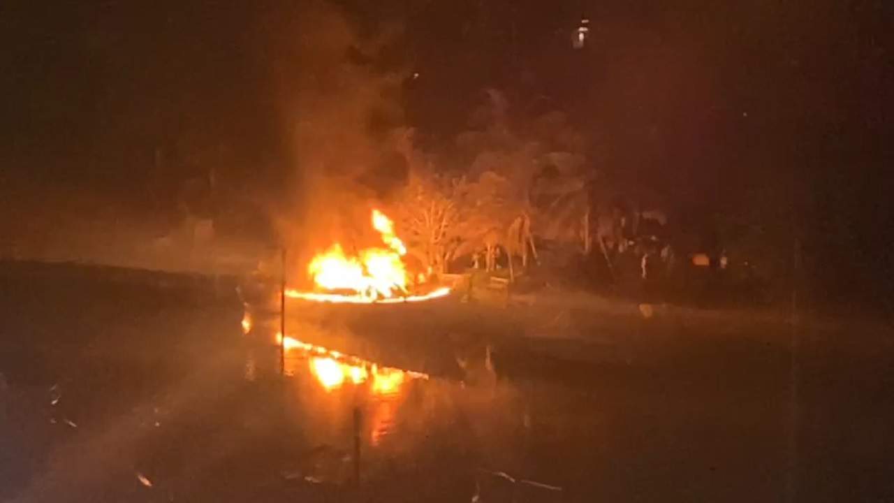 Un bote ardió en llamas en Pompano Beach