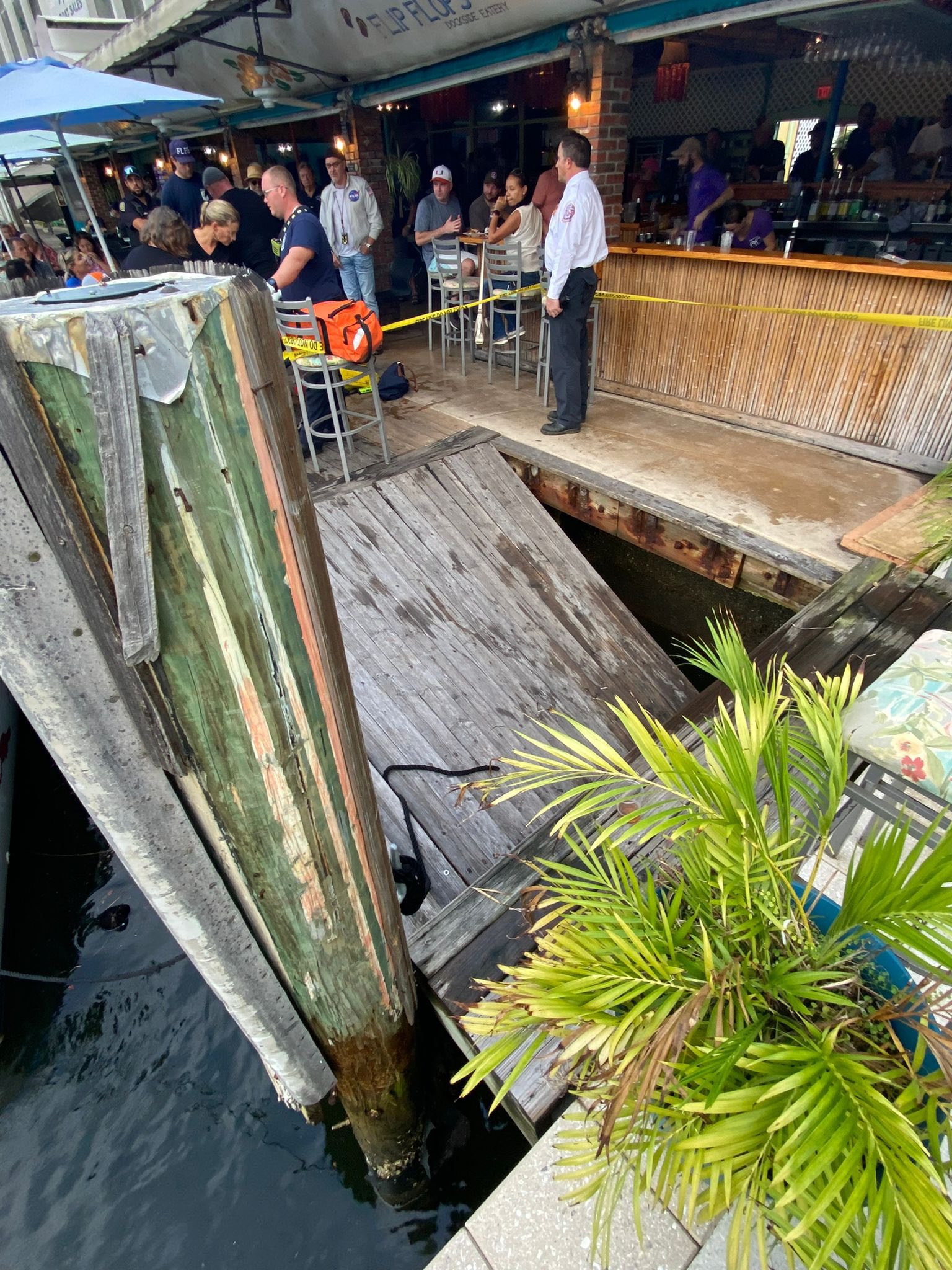 Tres personas heridas en un restaurante de Florida al caer al mar