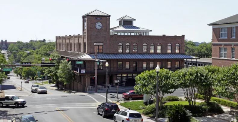 FSU busca remodelar edificio de oficinas del centro