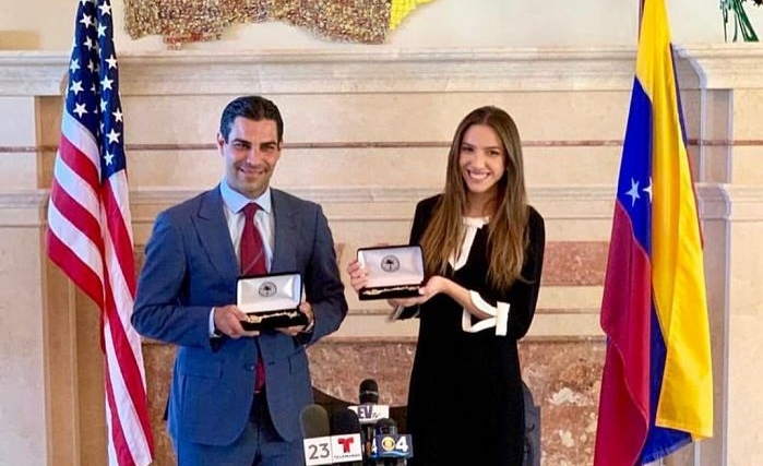 Primera Dama de Venezuela recibió la llaves de la ciudad de Miami por parte del alcalde