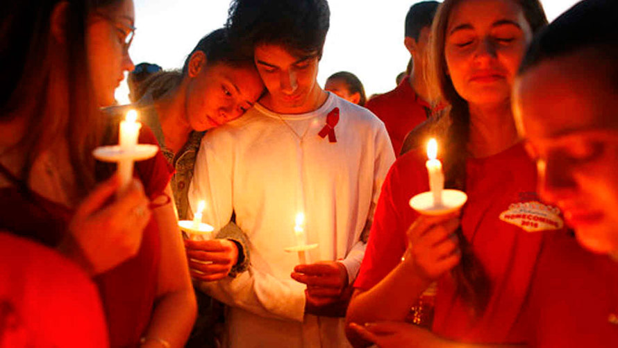 Las escuelas del sur de Florida honran a las víctimas de Marjory Stoneman Douglas en el segundo aniversario