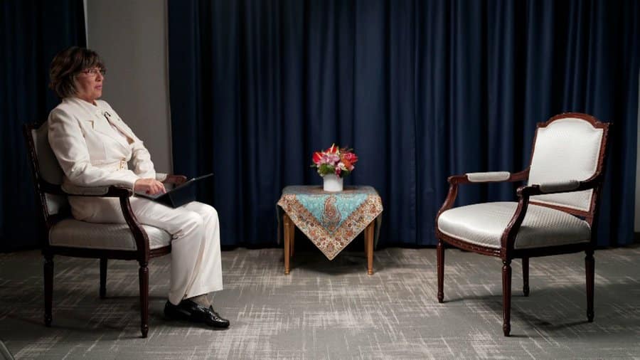 Presidente de Irán suspende entrevista con periodista por no taparse el cabello