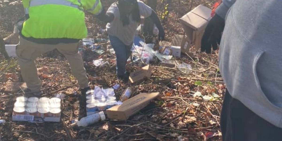 Cientos de envíos de FedEx fueron hallados en un barranco