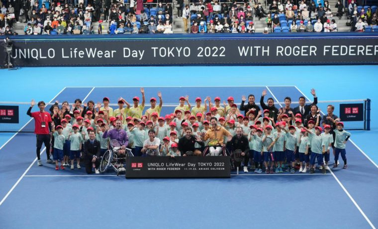 Federer visitó Japón para promocionar el tenis en los niños