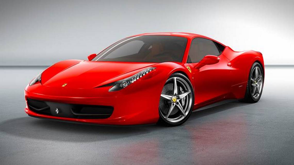 Acusan a rapero de Florida de comprar un Ferrari con dinero de ayuda por el COVID-19
