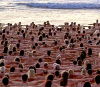 Miles de personas se desnudan para prevenir el cáncer de piel (+Fotos)