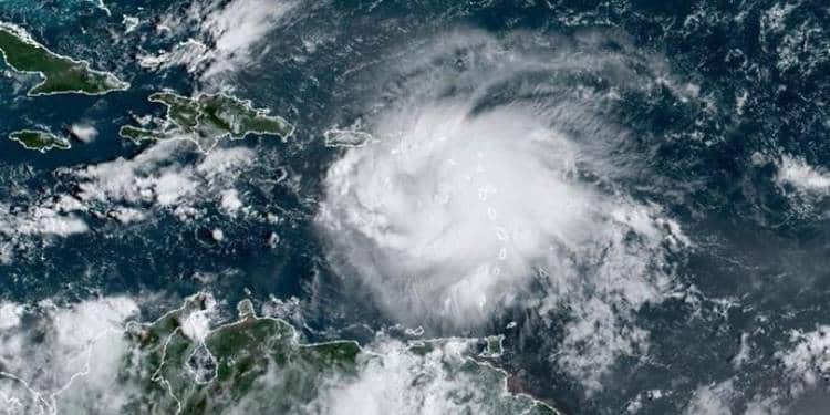 Florida vigila el Atlántico ante posible reforzamiento de Fiona
