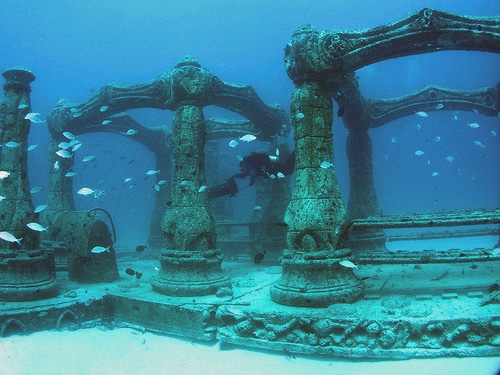 La experiencia de visitar un cementerio submarino: el Neptune Memorial Reef en Florida