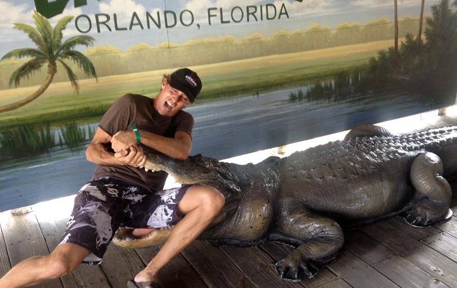 El “Susurrador de Cocodrilos” de Florida y su controversial método para alejar reptiles