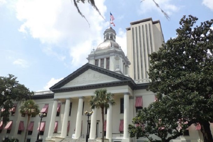 Manifestantes se apostaron frente al Capitolio de Florida
