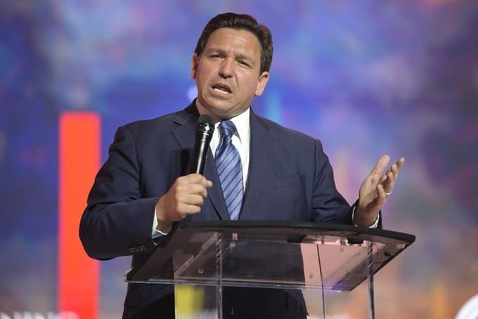 DeSantis defendió sus políticas ante el Covid-19 en debate por la reelección