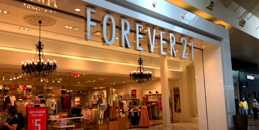 Forever 21 en quiebra: Tiendas seguirán abiertas mientras realizan la liquidación