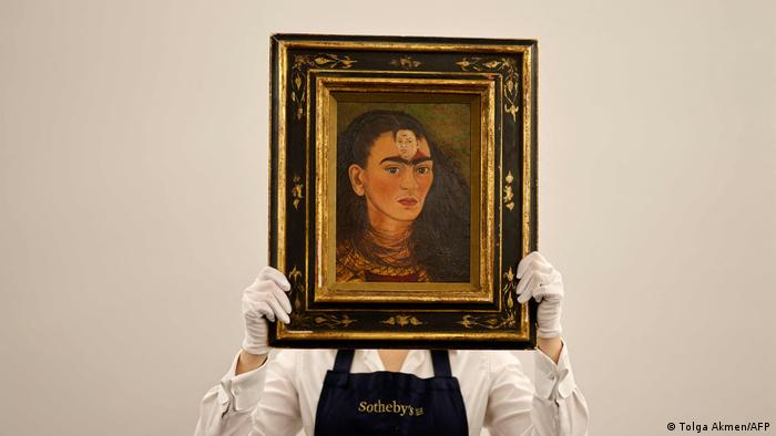 “Diego y yo” de Frida Kahlo rompe récord en subasta