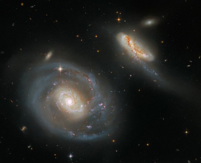 Telescopio Hubble halló un triángulo formado por dos galaxias