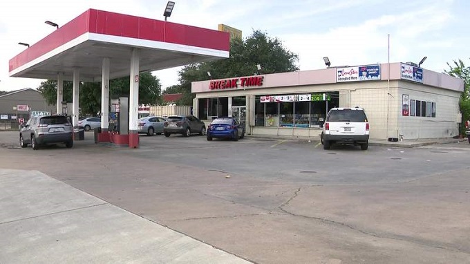 Padres de adolescentes asesinados demandan a gasolinera por falta de seguridad