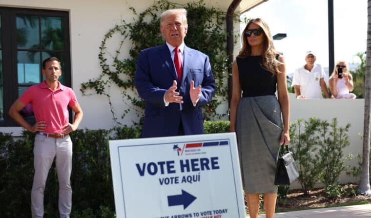 Donald Trump ejerció su derecho al voto en Palm Beach