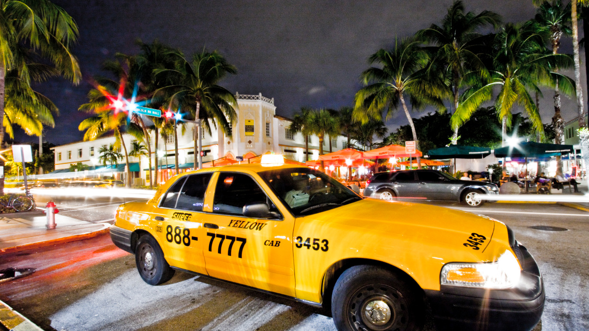 Conductores de taxis, microbuses y limusinas pueden optar a ayuda en Miami-Dade