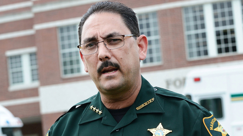 ¡Insólito! Sheriff de Florida prohíbe las máscaras para los policías con excepciones