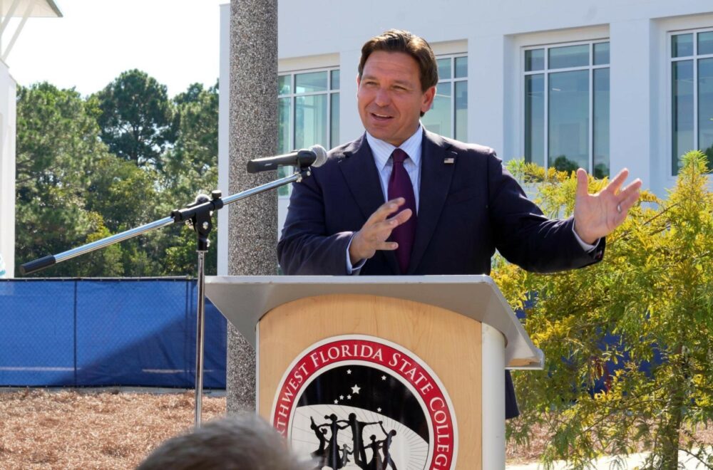 DeSantis da pasos firmes hacia la eliminación de impuestos a la propiedad en Florida