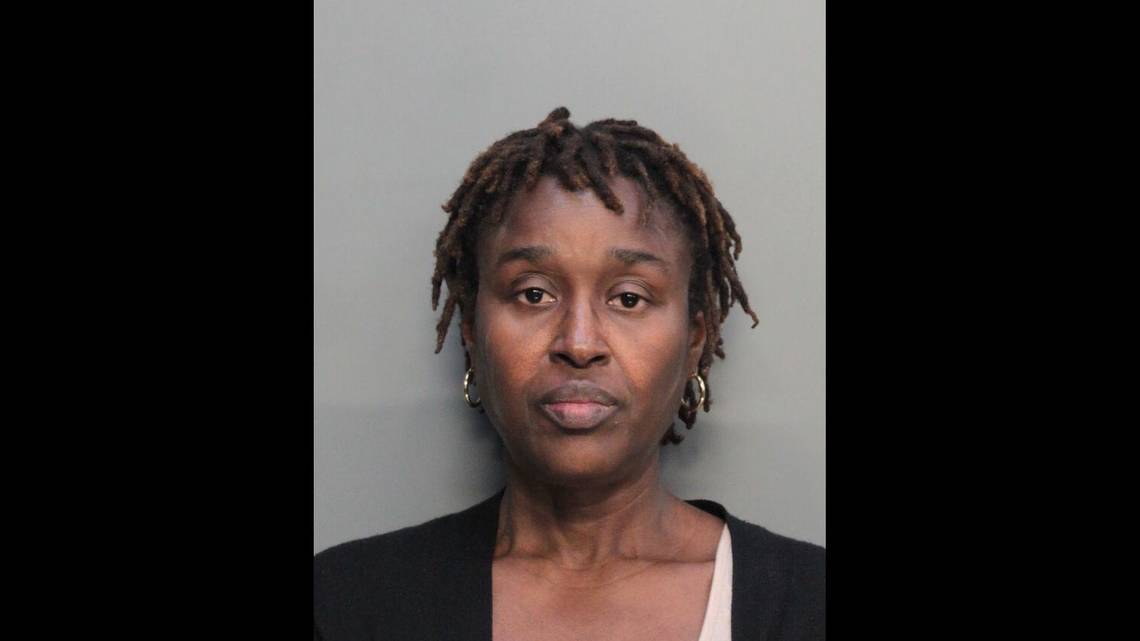¡Terrible!  Madre adoptiva procesada por abuso infantil y fallecimiento de una menor en Miami-Dade