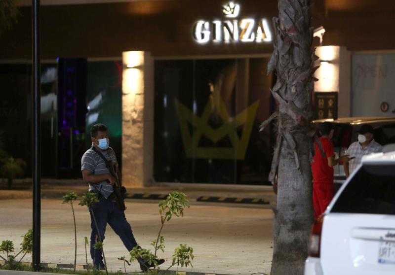 Sicarios atacan bar de Cancún dejando al menos 7 heridos (Video)