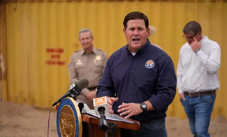 Gobernador de Arizona toma última medida en la frontera con México antes de entregar su cargo