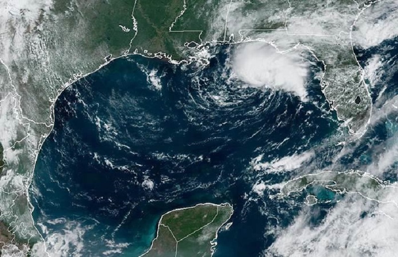 Dos nuevas perturbaciones tropicales avanzan hacia Florida: qué esperar