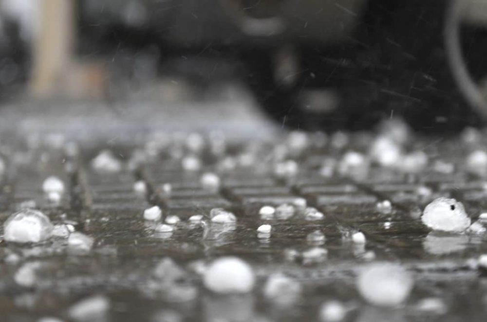 Inusual tormenta de granizo sorprende a residentes de Miramar