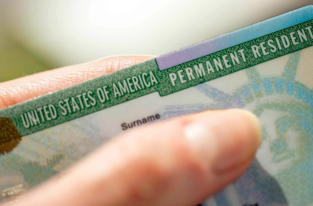 Inmigrante con 30 años en EE.UU recibió su Green Card por este trámite poco conocido