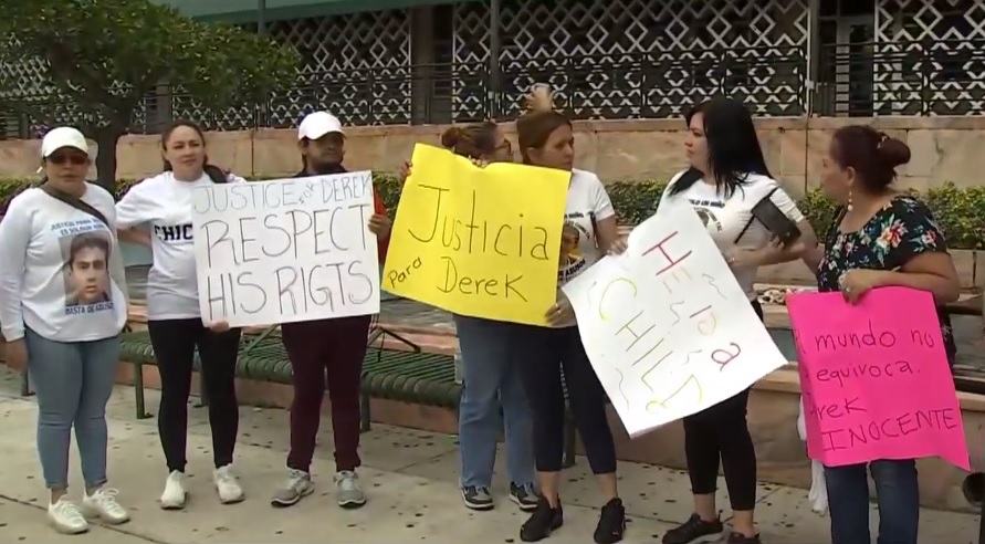 Madres de varios estados del país expresaron apoyo a Derek Rosa en Miami