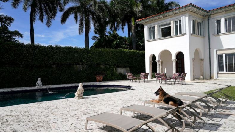 ¡Increíble! Perro millonario vende una villa en Miami que fue propiedad de Madonna