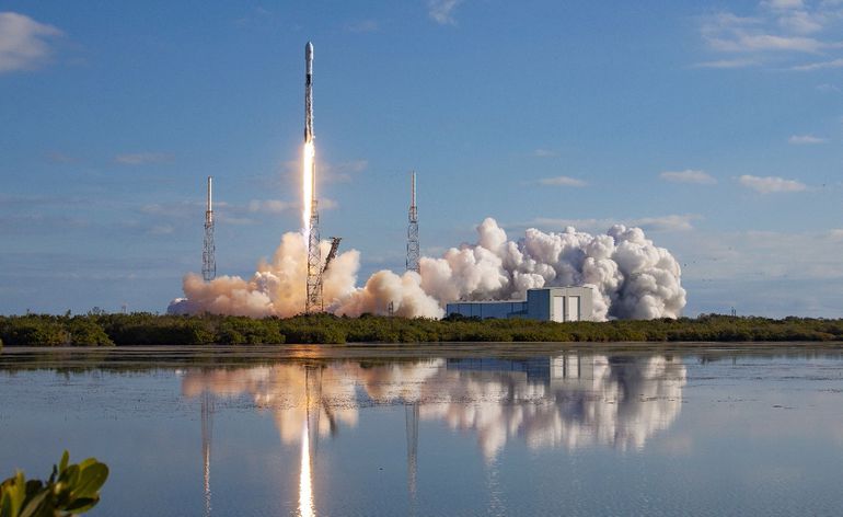 SpaceX retrasan envío de sus 60 satélites de internet
