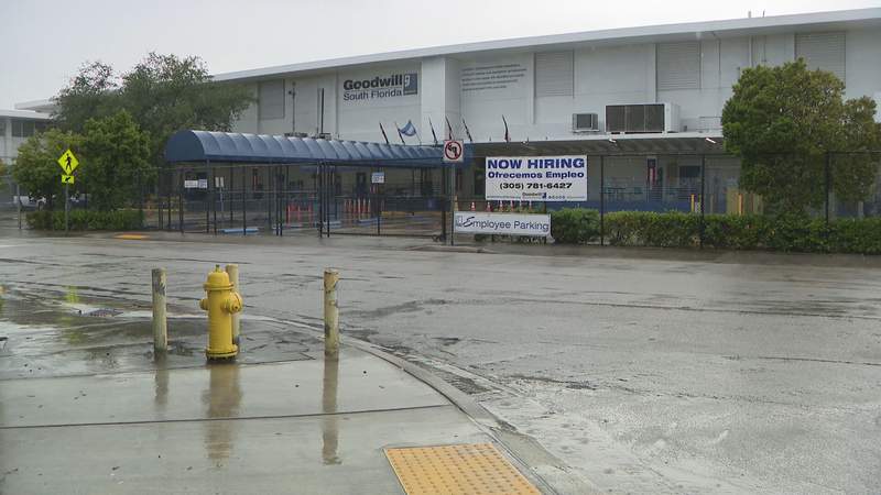 Una mujer herida en un tiroteo en una tienda de Miami