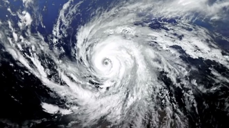 Biden advierte de “otra complicada temporada de huracanes”