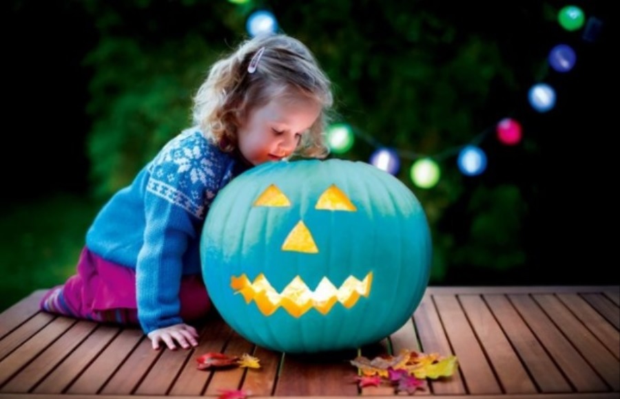 Calabazas azules, la iniciativa que protege a niños con alergias alimentarias en Halloween