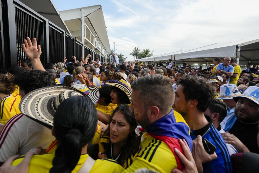 Hard Rock Stadium le “pasa la pelota” a Conmebol por caos en la final de la Copa América