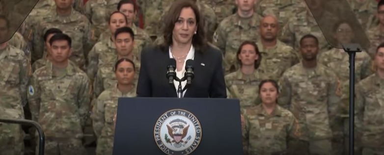 La vicepresidenta Kamala Harris da positivo por Covid-19