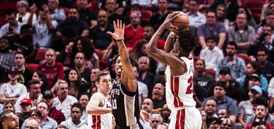 Heat mantiene su buen paso en Miami ante Spurs (Video)