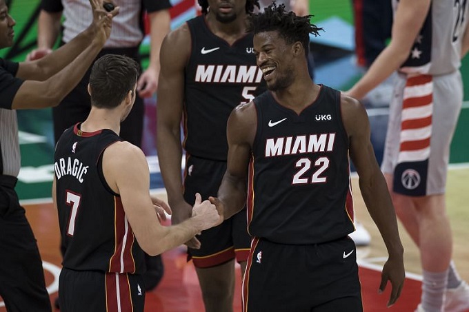 Miami Heat se mantuvo en los puestos de clasificación