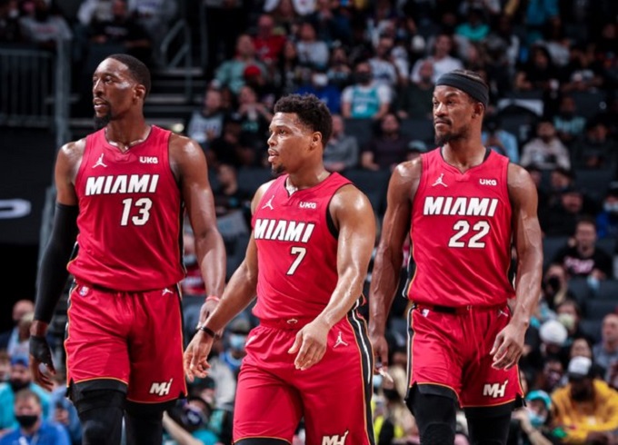 Miami Heat tuvo que ir a dos tiempos extras para conseguir la victoria