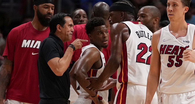 Derrota ante Golden State Warriors generó trifulca en el banquillo del Miami Heat