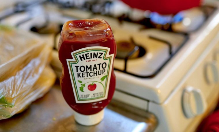 Heinz regalará barco a náufrago que sobrevivió en el mar comiendo ketchup
