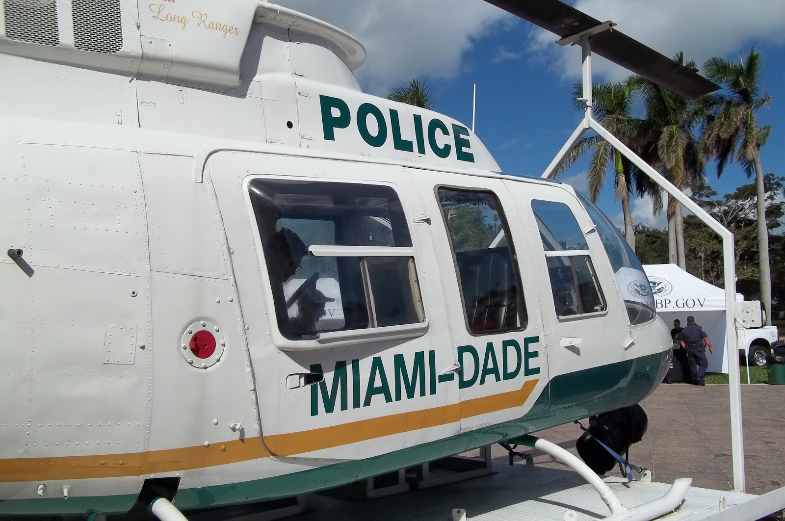 Trasladan en aeronave a bombero de Miami-Dade luego de lesionarse