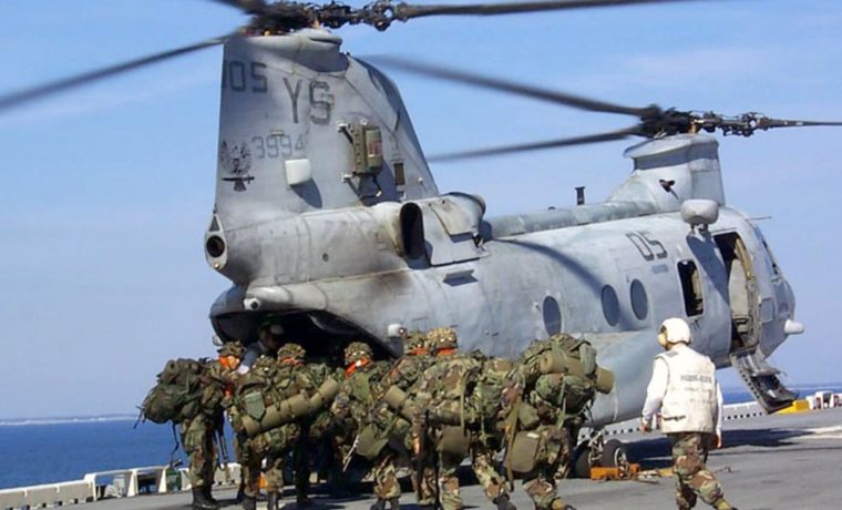 Helicópteros militares sobrevuelan Brickell y aquí te explicamos la razón